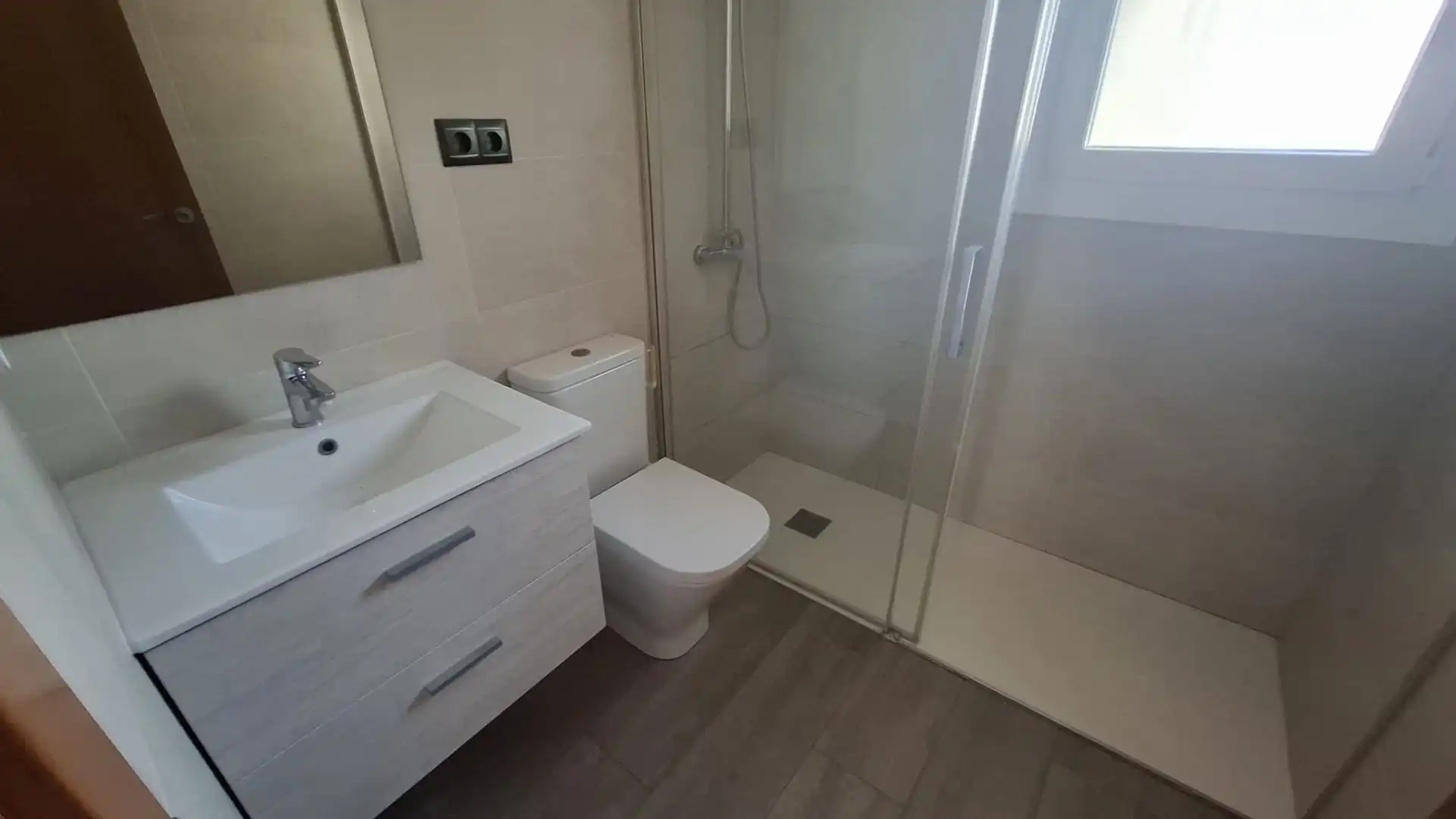 Bany de Casa o xalet en venda en Vallirana amb Calefacció, Terrassa i Traster