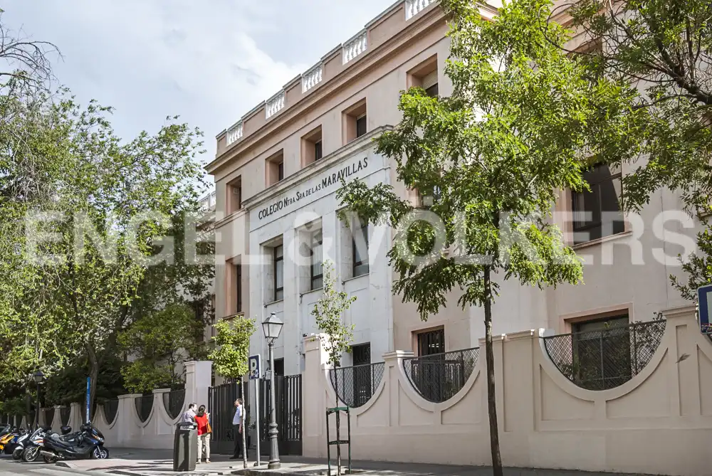 Außenansicht von Wohnung zur Miete in Madrid mit Klimaanlage, Heizung und Parkett
