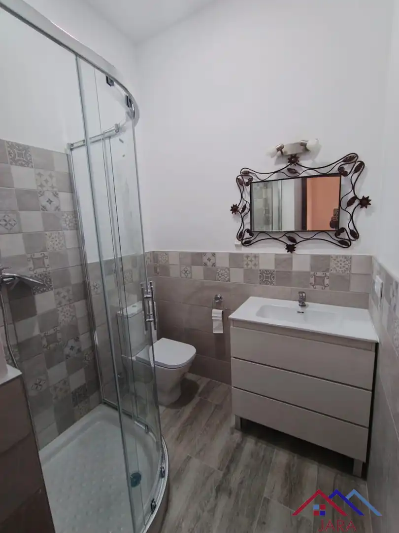 Bany de Apartament de lloguer en Jerez de la Frontera amb Aire condicionat, Terrassa i Moblat