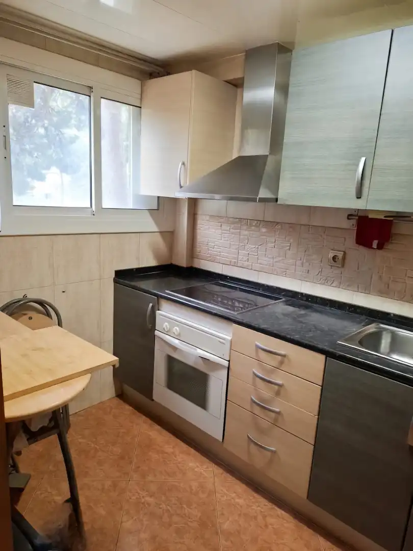 Cuina de Pis en venda en Terrassa amb Forn i Balcó