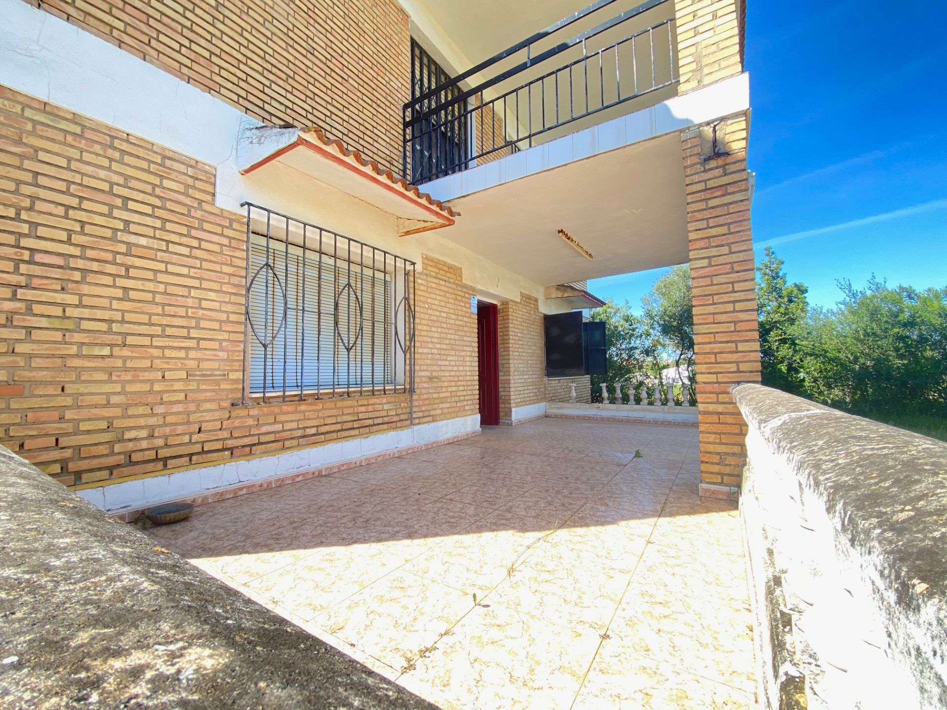 Außenansicht von Country house zum verkauf in Gibraleón mit Privatgarten und Terrasse