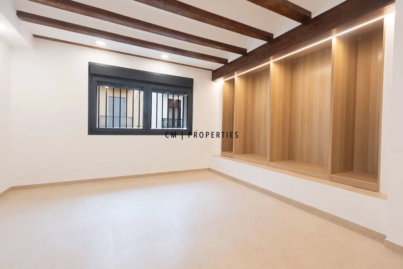 Flat for sale in Valencia  with Air Conditioner, Heating and Swimming Pool