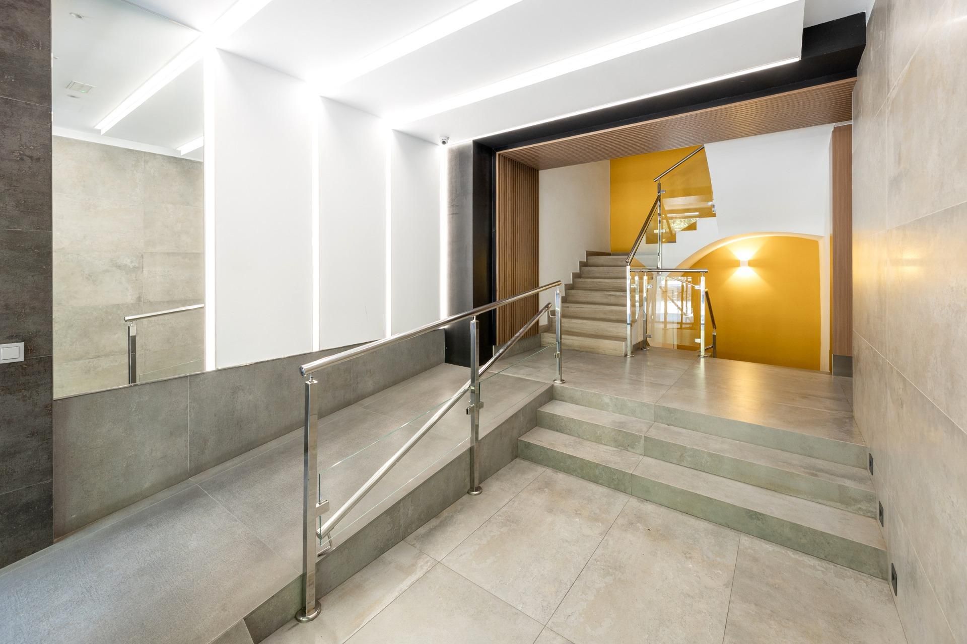 Flat for sale in  Granada Capital  with Air Conditioner, Balcony and Alarm