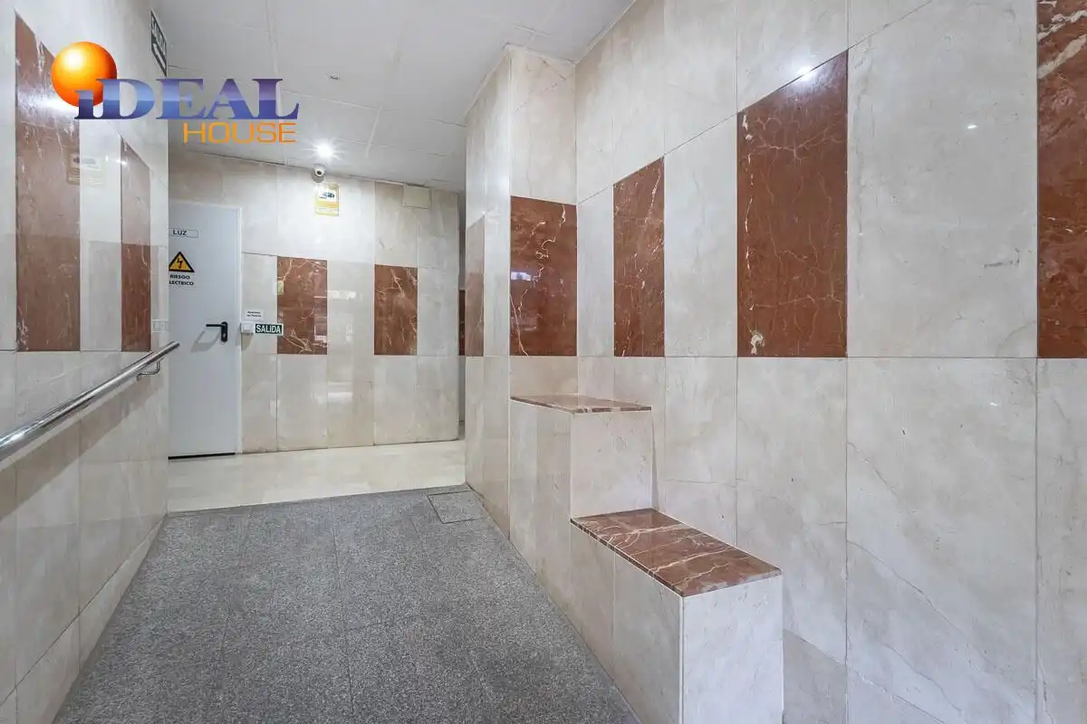 Flat for sale in Granada  with Air Conditioner and Terrace