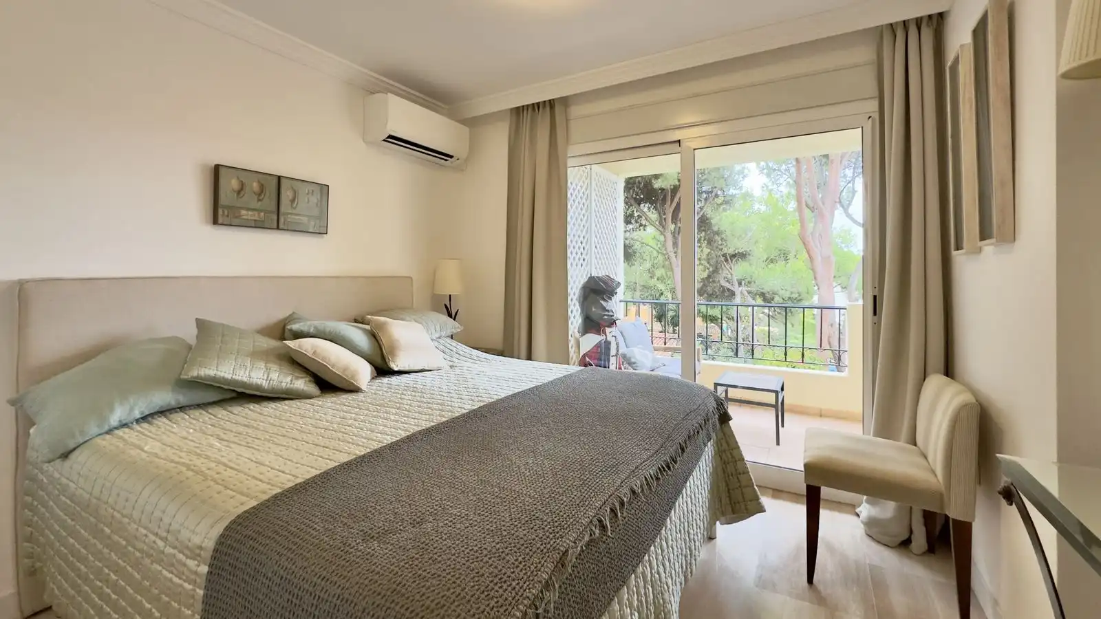 Bedroom of Apartments for sale in Marbella  with Air Conditioner, Storage room and Furnished