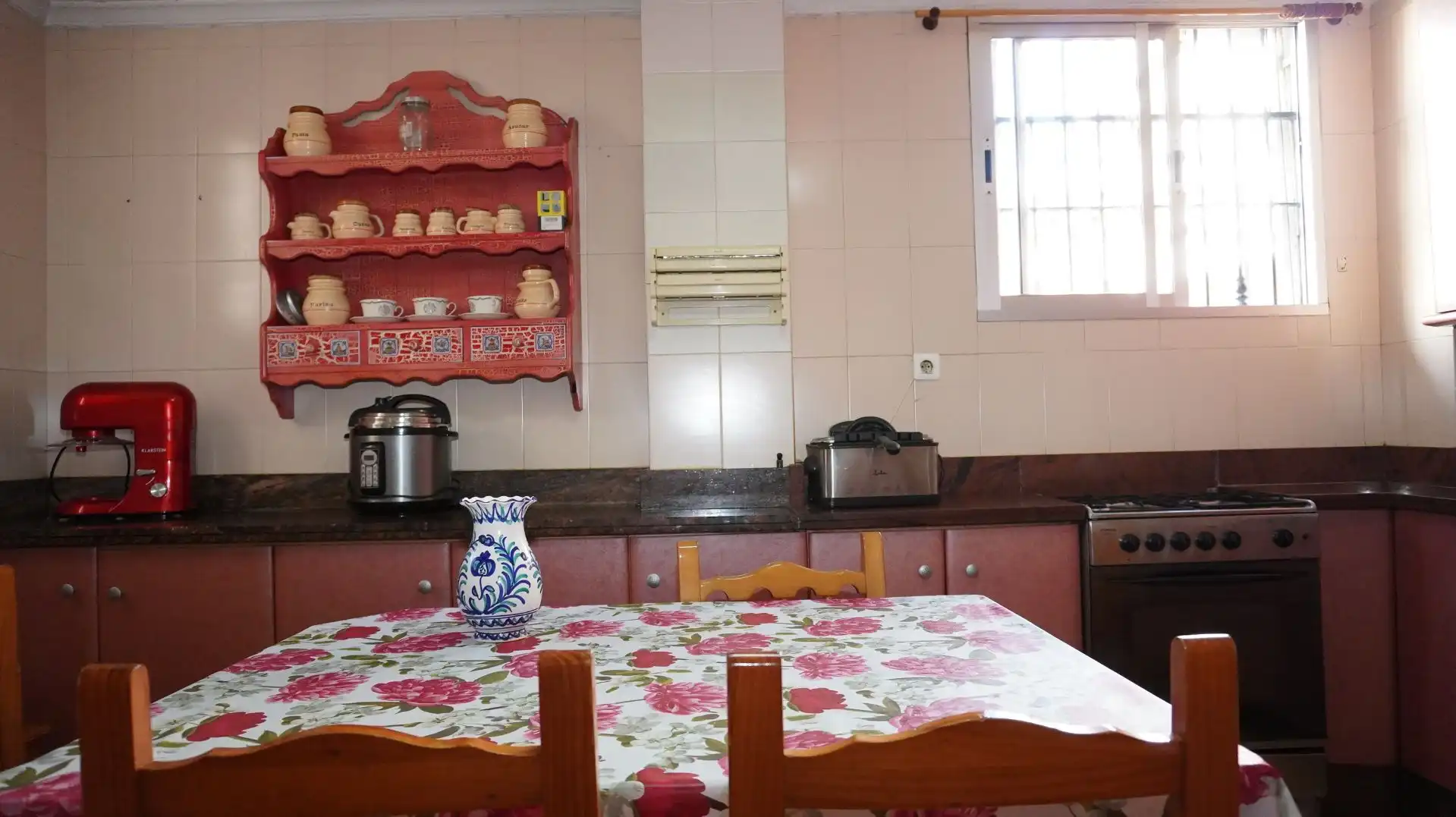 Cuina de Casa adosada en venda en Motril amb Aire condicionat i Terrassa