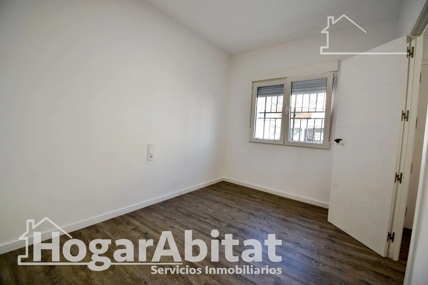 Bedroom of Houses for sale in Tavernes de la Valldigna  with Parquet flooring and Terrace