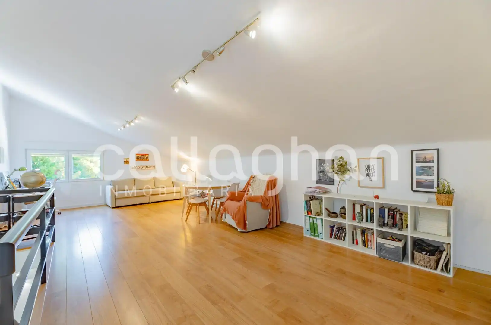 Sala de estar de Casa adosada en venta en Godella con Aire acondicionado, Calefacción y Jardín privado