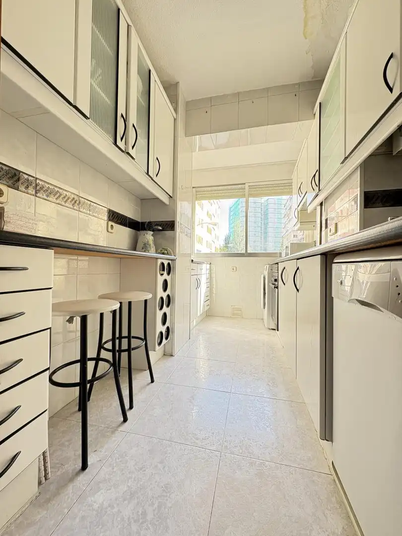 Küche von Wohnung zur Miete in Madrid mit Klimaanlage, Heizung und Parkett