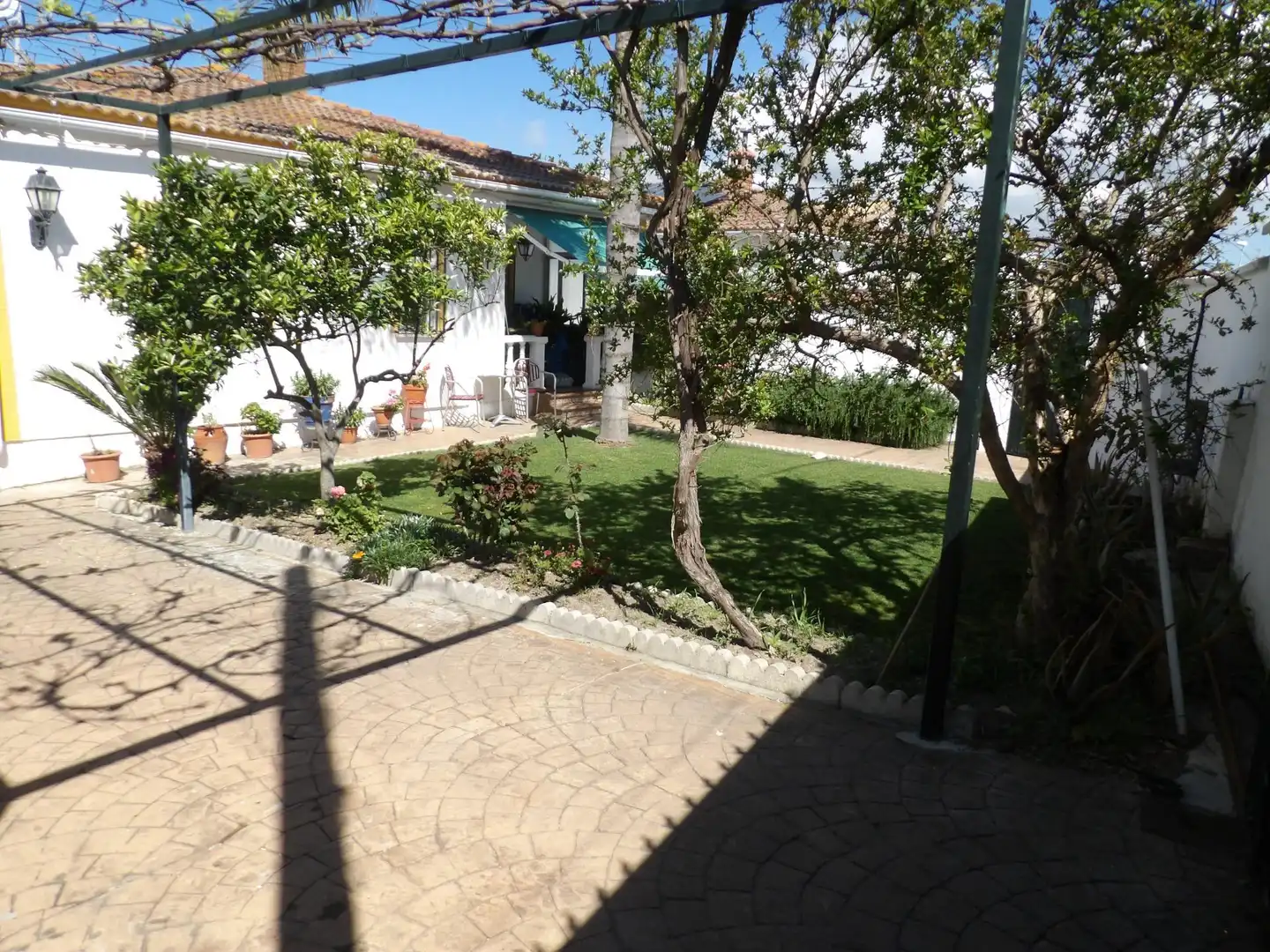 Garden of Houses for sale in Algeciras  with Air Conditioner, Private garden and Storage room