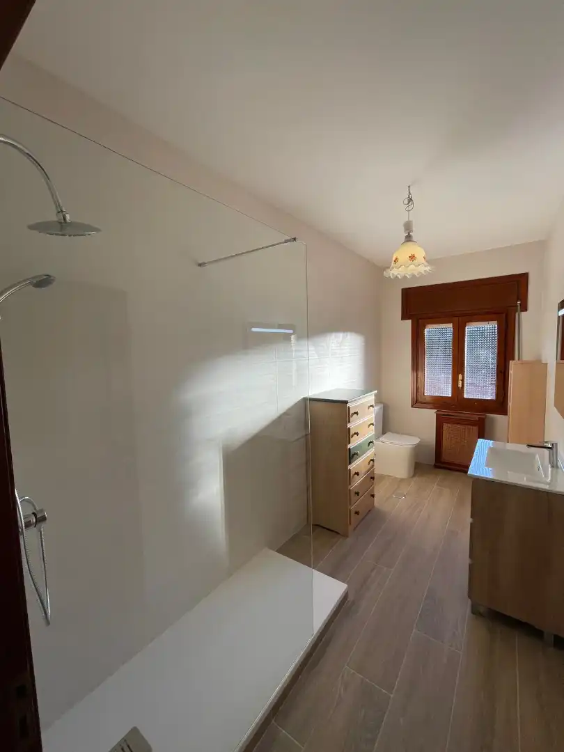 Baño de Piso de alquiler en Guadalajara con Calefacción, Parquet y Terraza