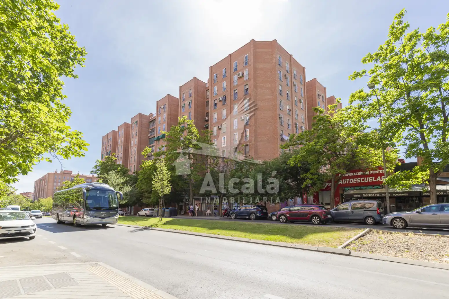 Vista exterior de Piso en venta en Madrid con Calefacción y Terraza