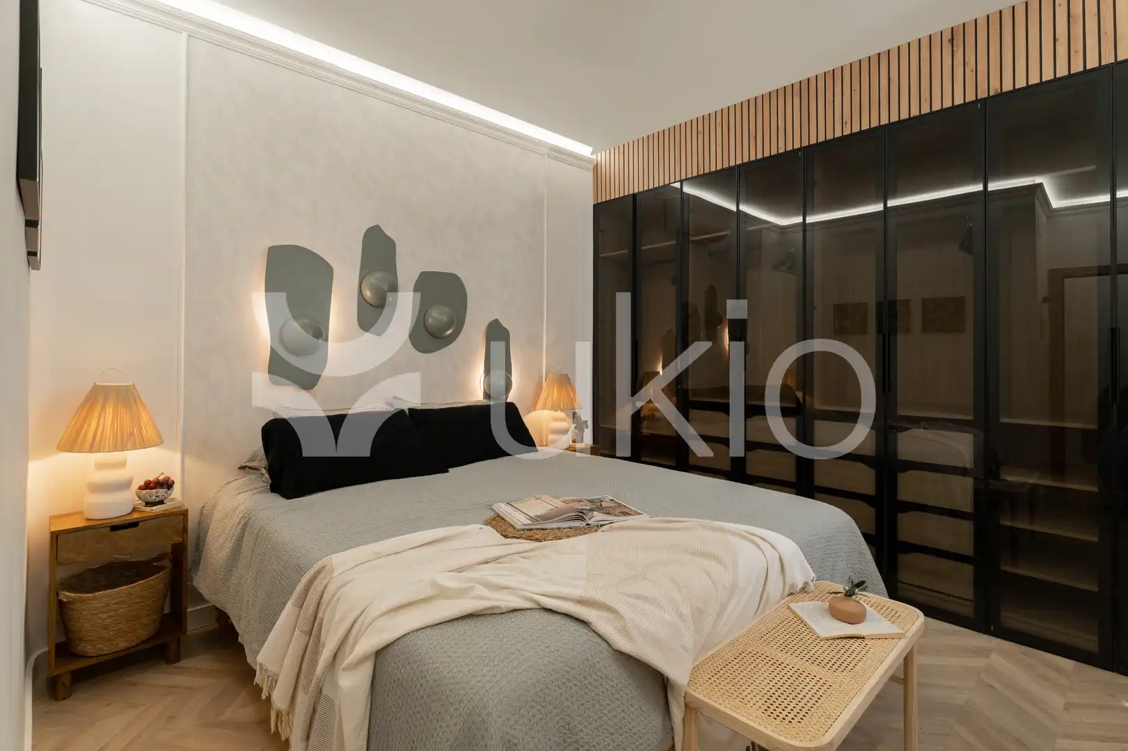 Dormitori de Apartament de lloguer en Madrid amb Aire condicionat, Calefacció i Moblat