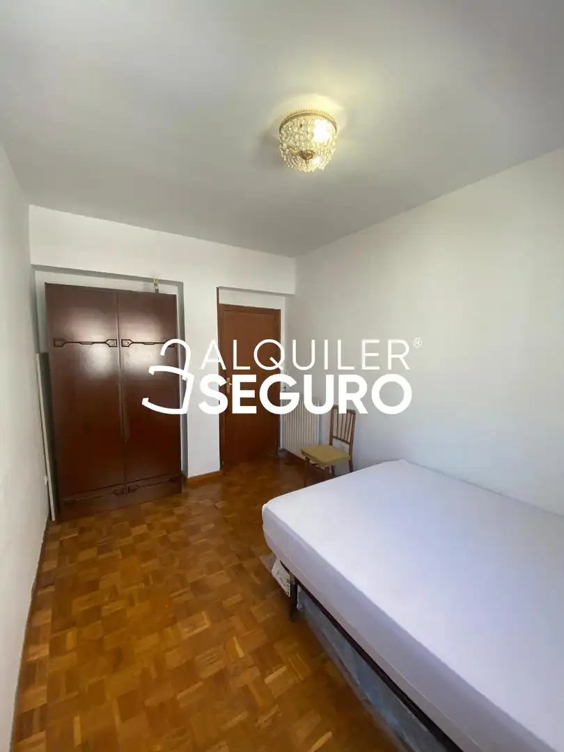 Habitación de Piso de alquiler en Guadalajara con Calefacción y Amueblado