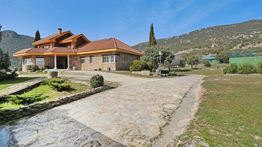 House or chalet for sale in Calle Gargantilla, Hoyo de Manzanares