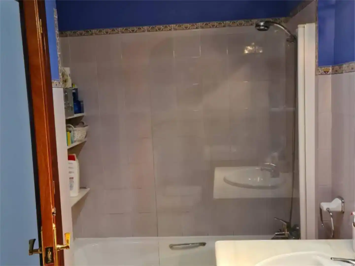 Baño de Casa adosada en venta en Écija con Aire acondicionado, Parquet y Balcón