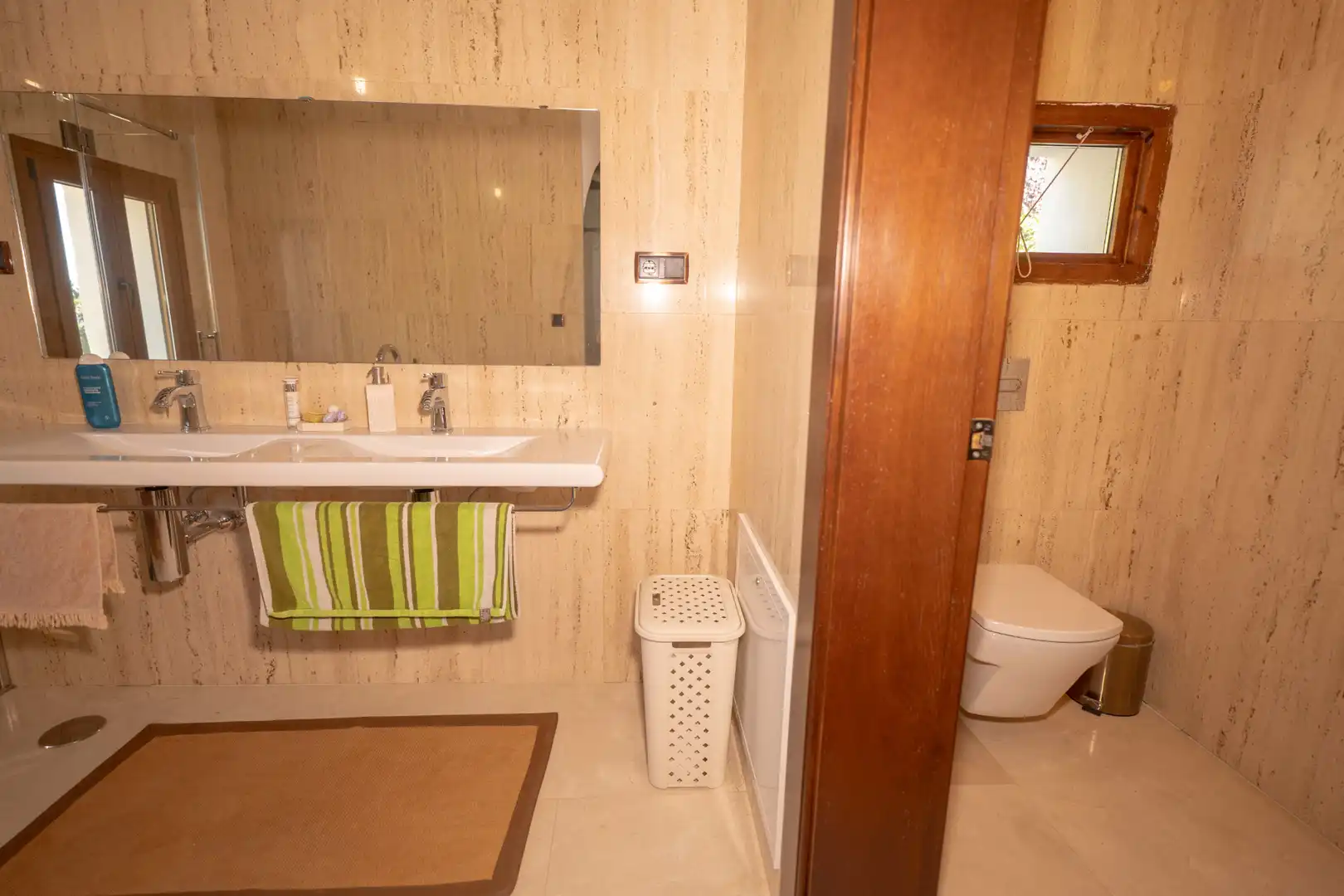 Badezimmer von Country house zum Verkauf in Válor mit Privatgarten, Terrasse und Abstellraum