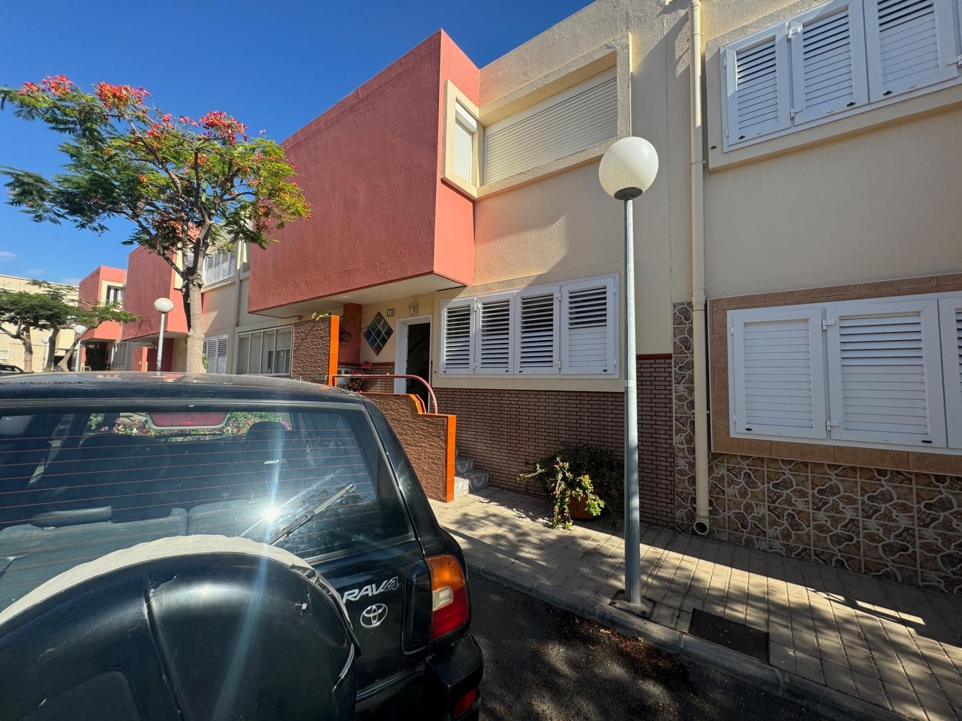 Exterior view of Single-family semi-detached for sale in San Bartolomé de Tirajana  with Air Conditioner and Storage room