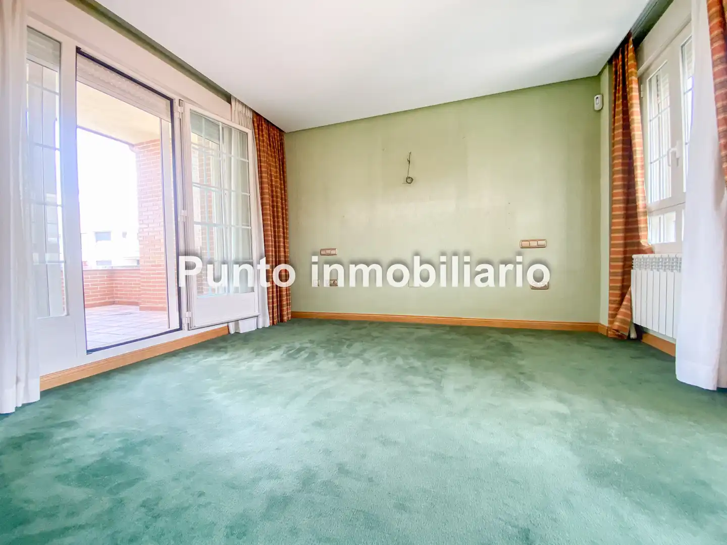 Habitación de Casa adosada de alquiler en Valladolid con Aire acondicionado, Calefacción y Jardín privado