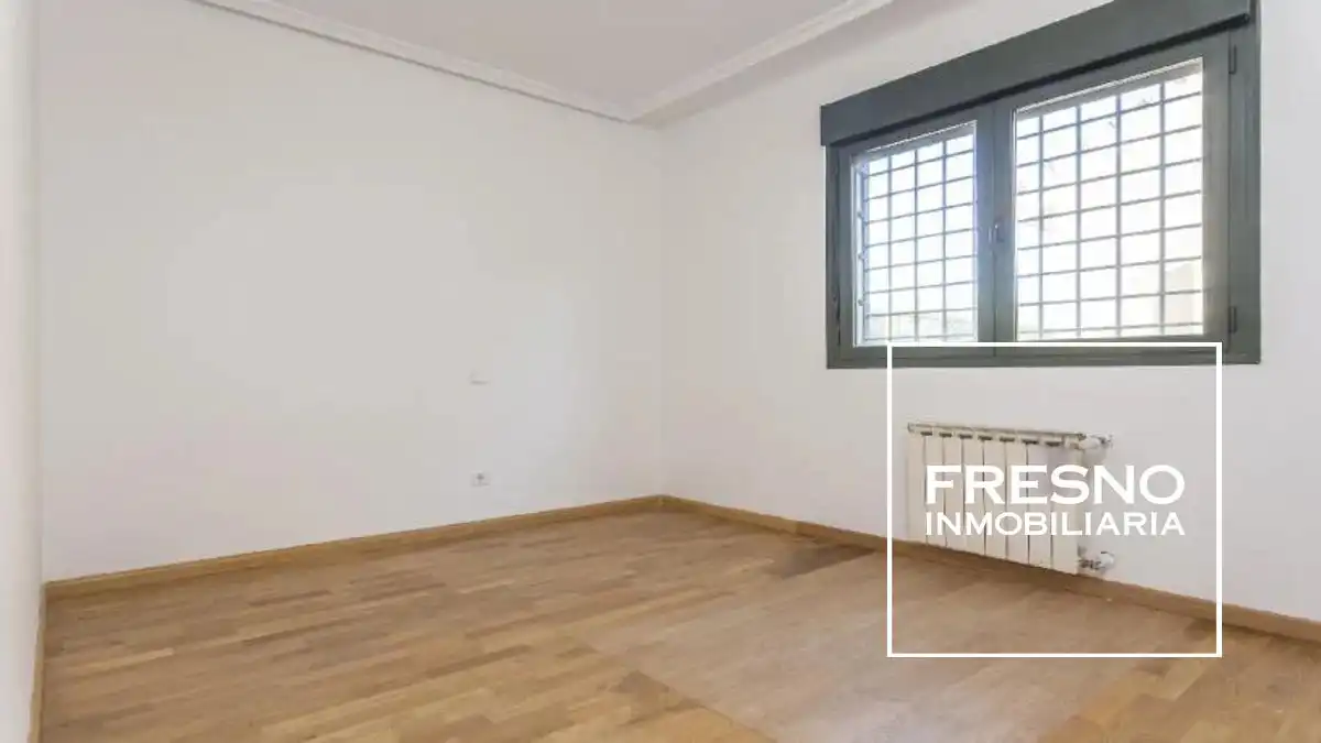 Habitación de Casa adosada en venta en Rivas-Vaciamadrid con Jardín privado