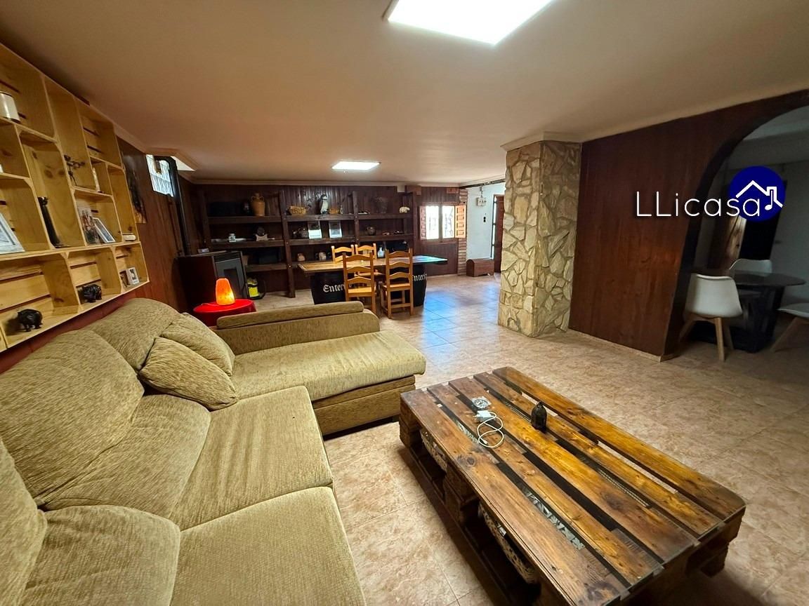 Country house for sale in Requena  with Heating, Terrace and Storage room