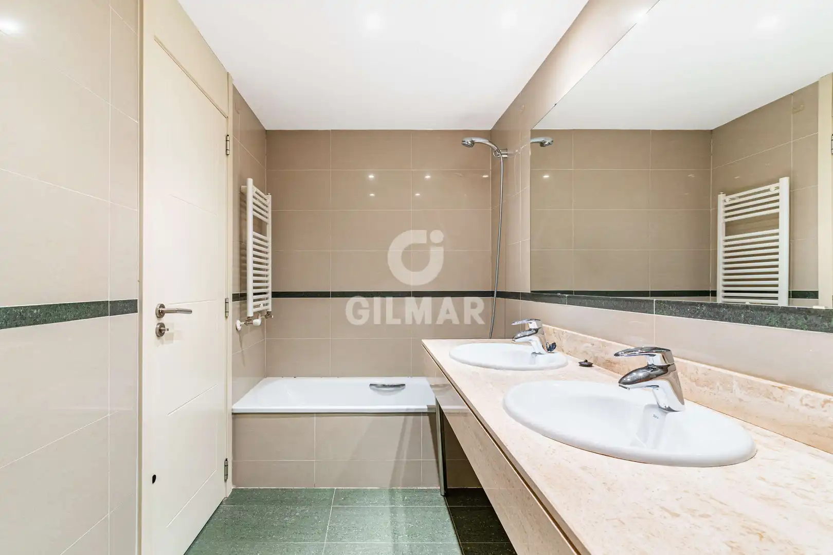 Badezimmer von Maisonette zum Verkauf in Boadilla del Monte mit Heizung, Abstellraum und Schwimmbad