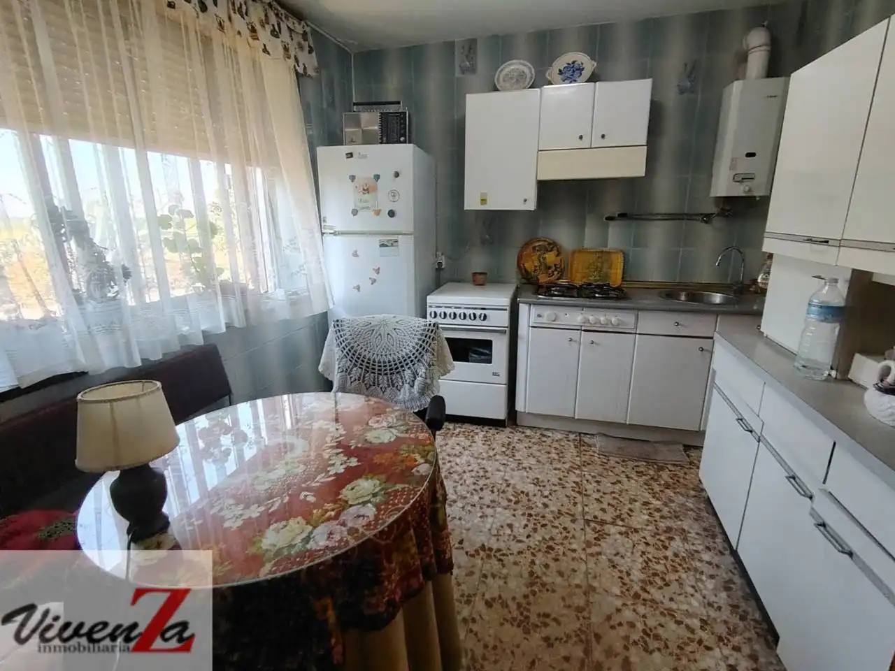 Cuina de Casa o xalet en venda en Zamora Capital  amb Calefacció, Jardí privat i Terrassa