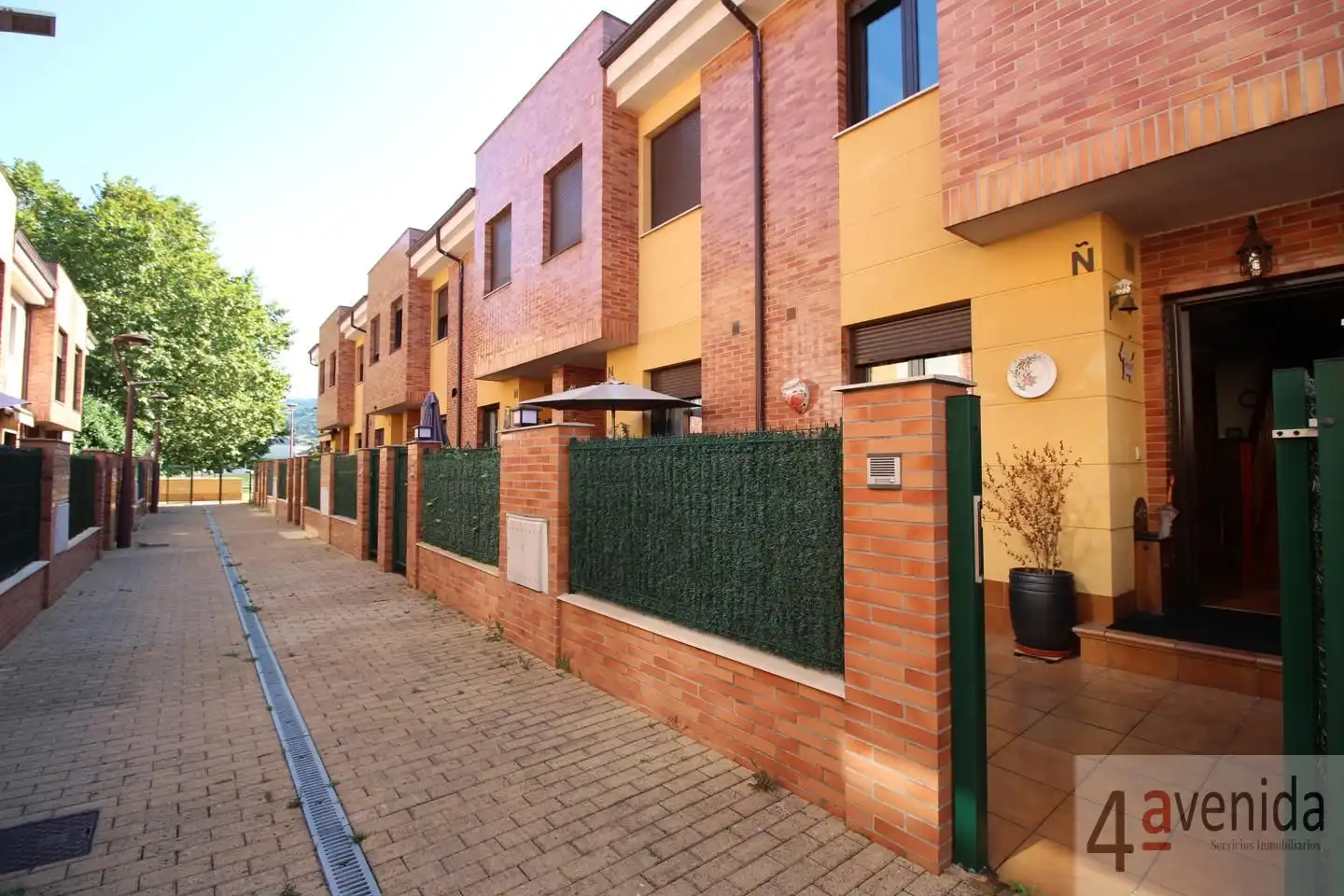 Vista exterior de Casa adosada en venta en Gijón  con Calefacción y Terraza