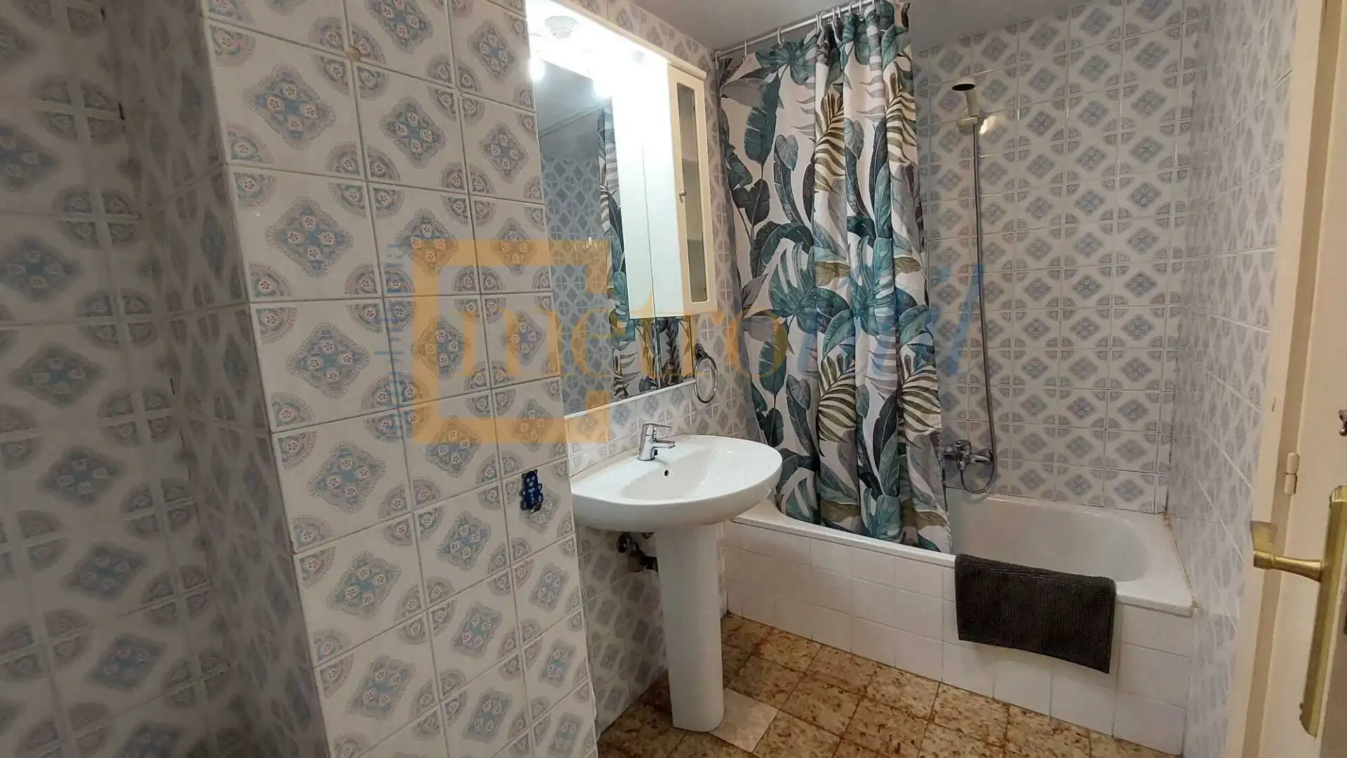 Baño de Piso de alquiler en Salamanca con Calefacción, Amueblado y Balcón