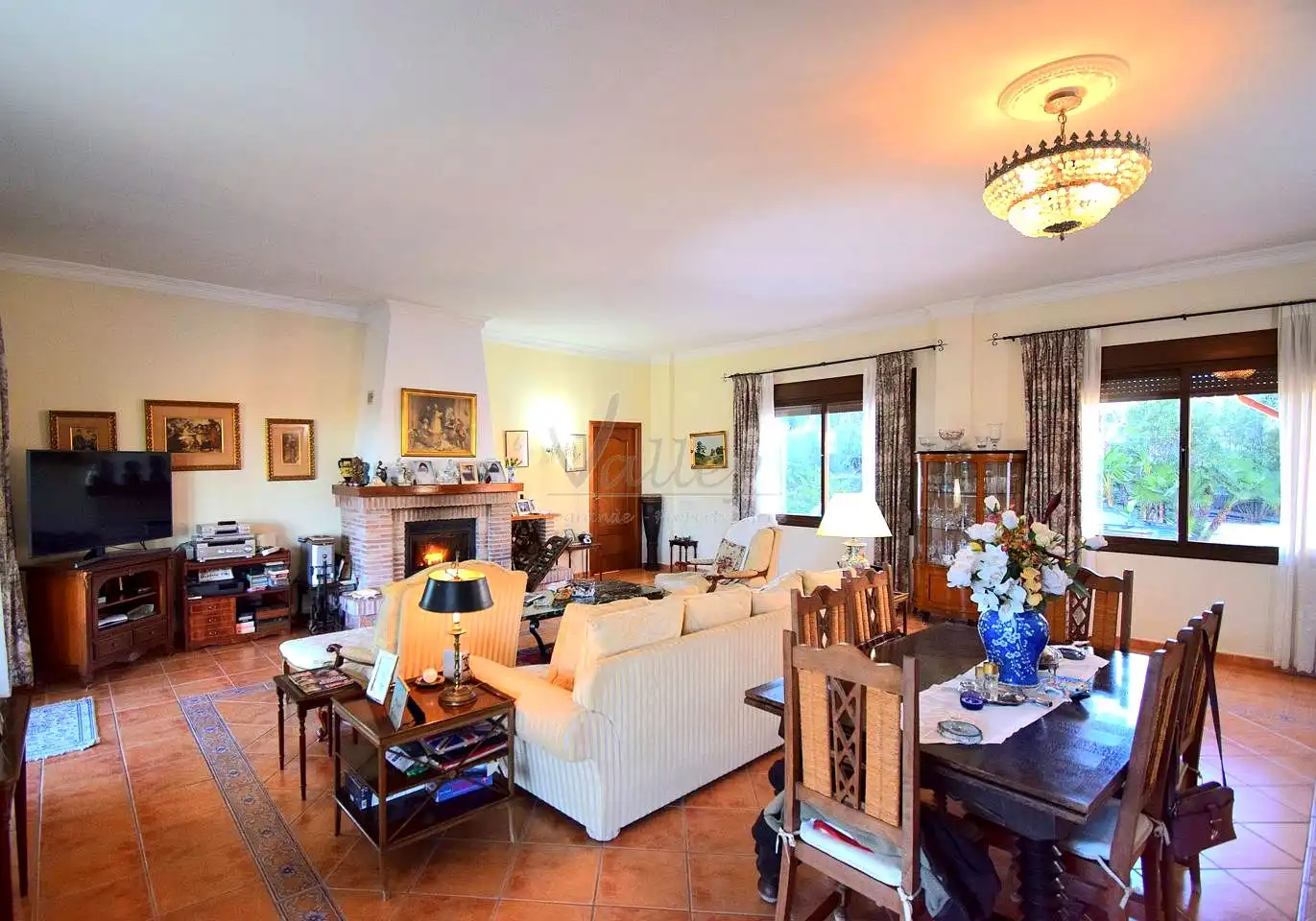 Sala d'estar de Finca rústica en venda en Estepona amb Jardí privat, Terrassa i Traster
