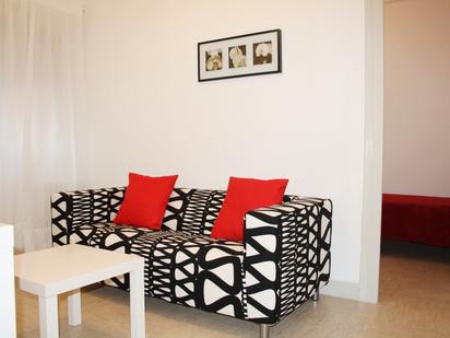 Living room of Flat to rent in  Zaragoza Capital  with Heating, Furnished and Oven