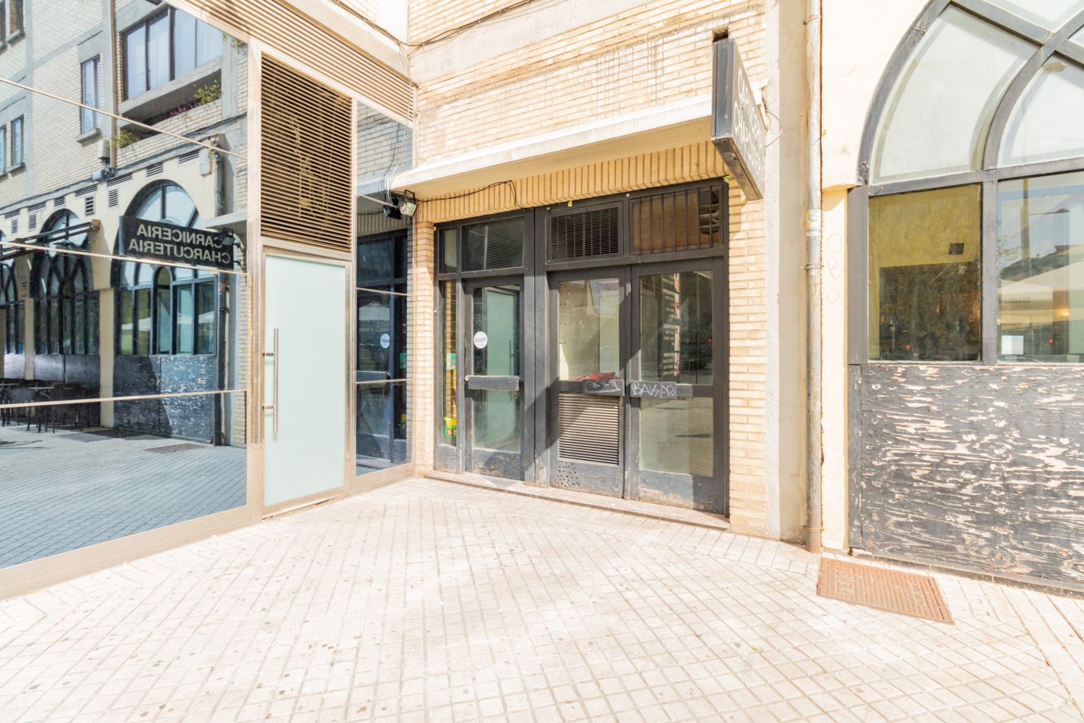 Vista exterior de Local de alquiler en  Pamplona / Iruña