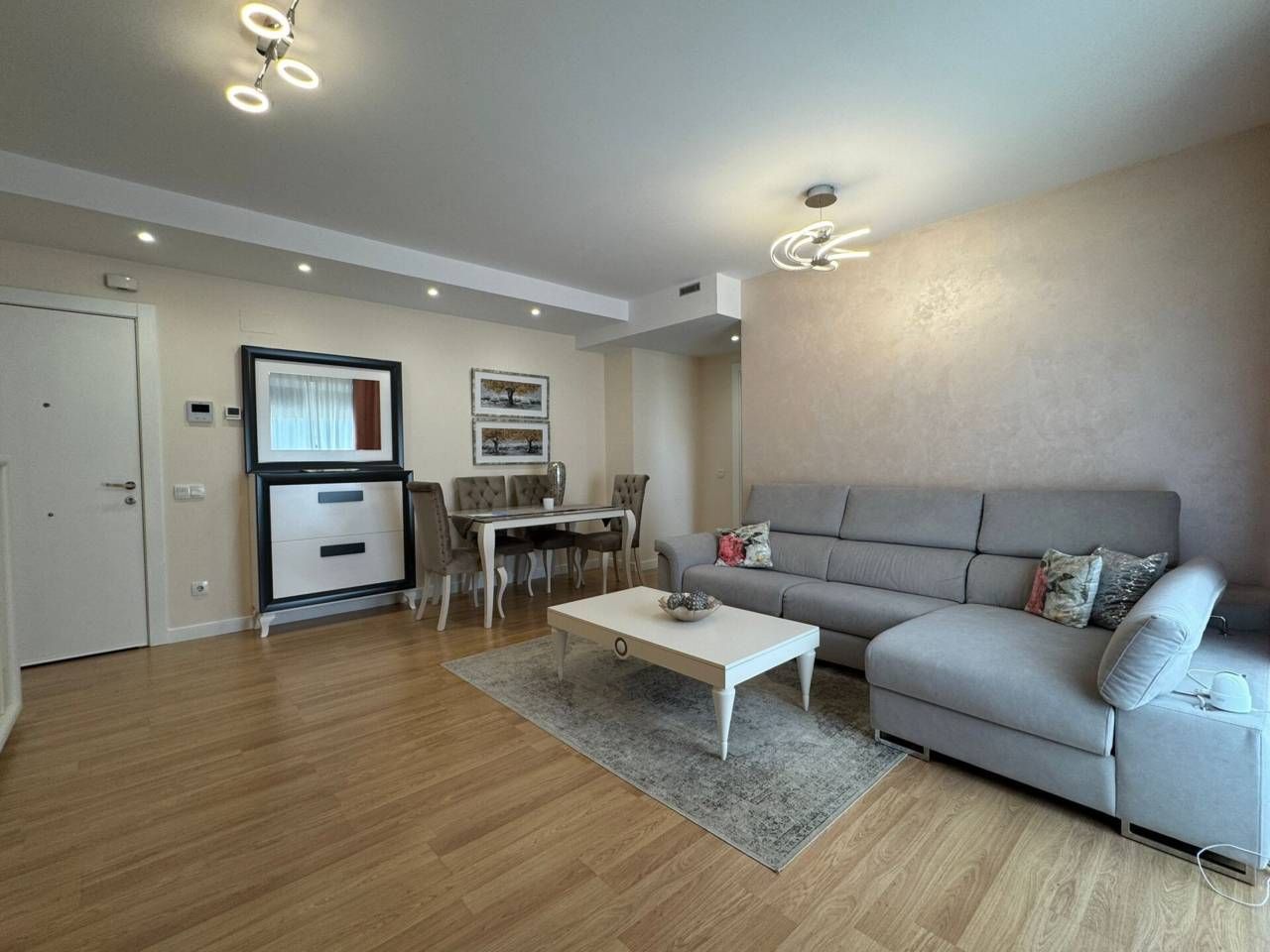Living room of Flat for sale in  Logroño  with Parquet flooring, Terrace and Storage room
