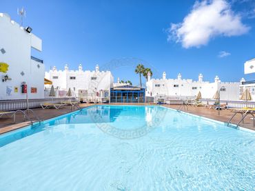 Adossat amb piscina en venda a Avenida GRAN CANARIA DE