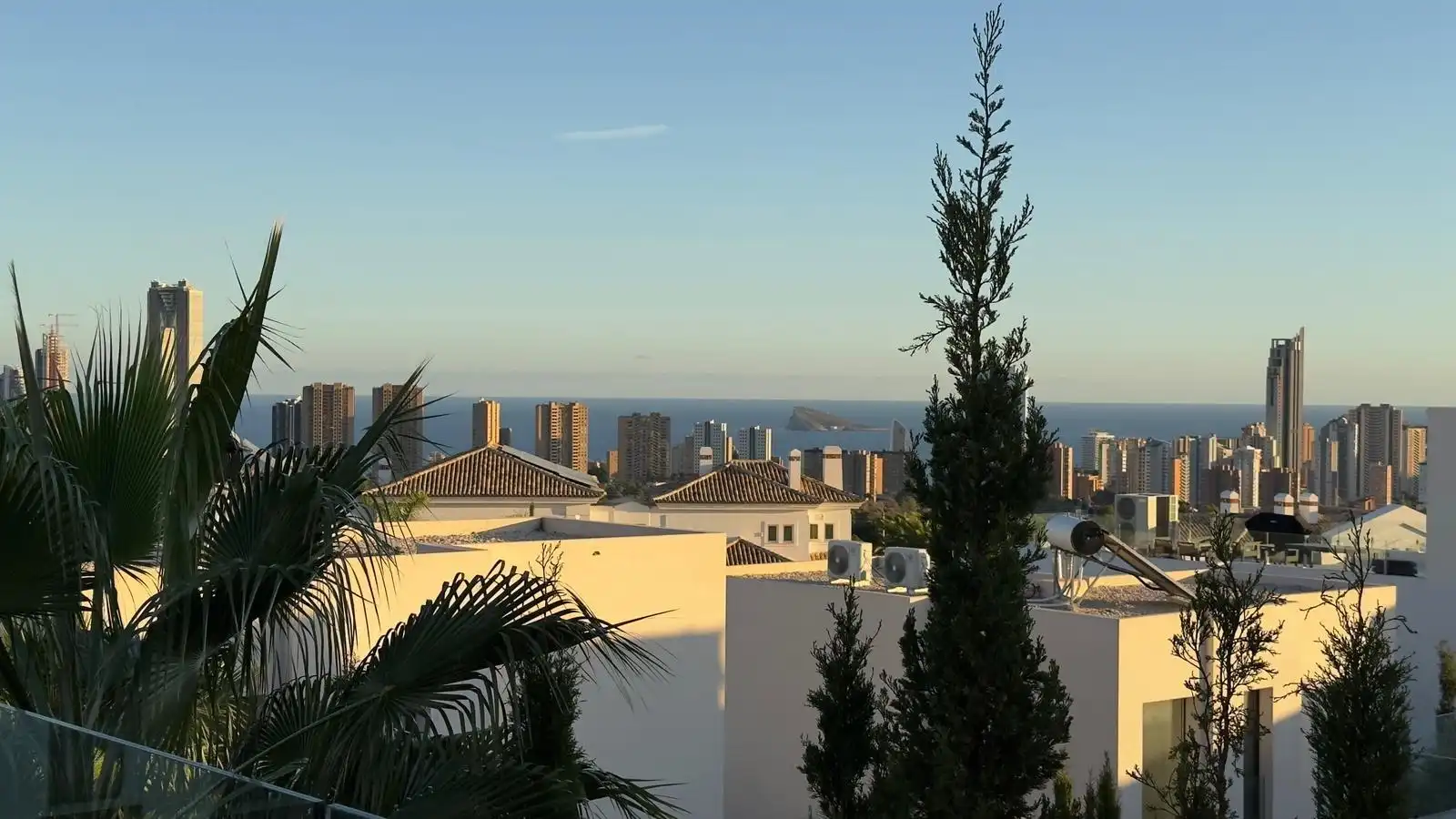 Vista exterior de Casa o chalet de alquiler en Finestrat con Aire acondicionado, Calefacción y Jardín privado