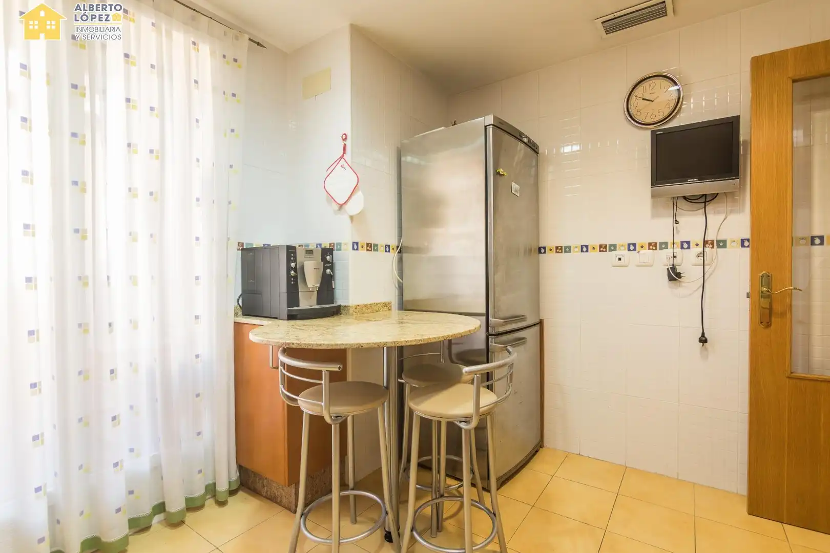 Cocina de Apartamento en venta en Alicante / Alacant con Aire acondicionado, Calefacción y Piscina comunitaria