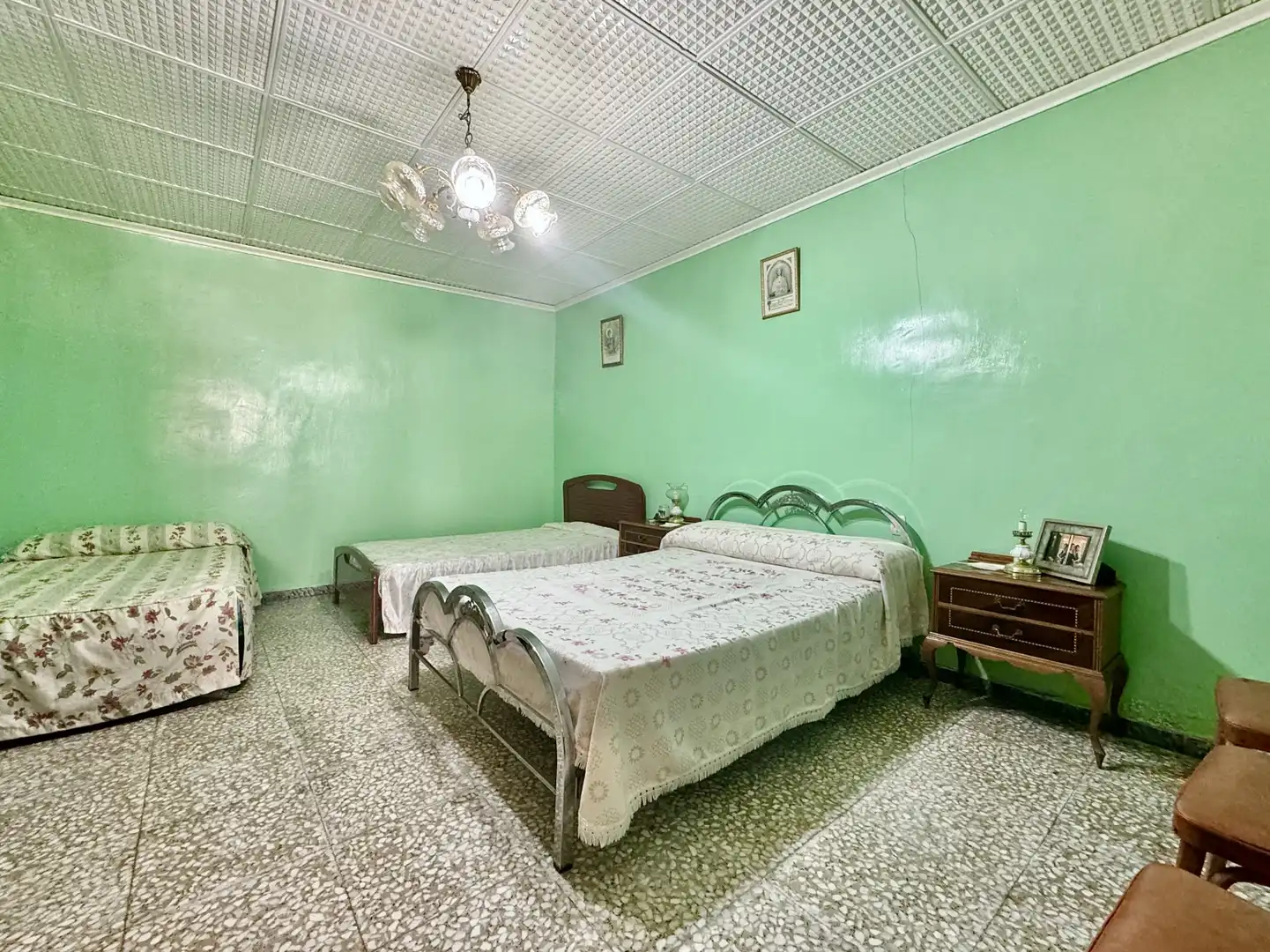 Habitación de Casa adosada en venta en Pozorrubielos de la Mancha con Calefacción, Trastero y Amueblado