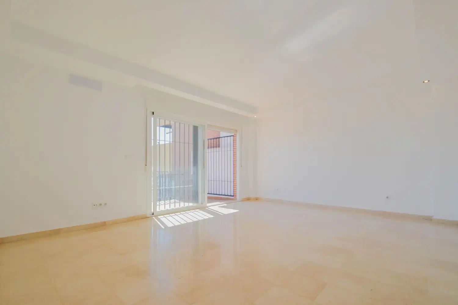 Casa adosada en venda en Las Gabias amb Terrassa i Piscina comunitària