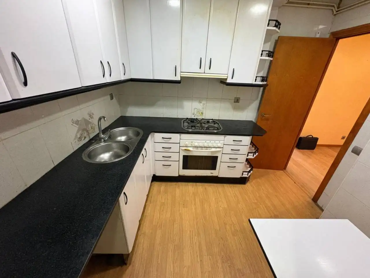 Cuina de Pis en venda en Barcelona amb Calefacció i Parquet