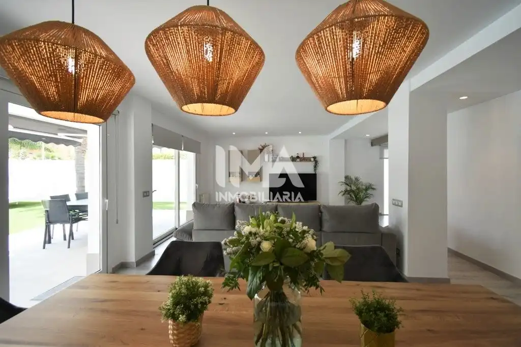 Sala d'estar de Casa o xalet de lloguer en L'Eliana amb Aire condicionat, Calefacció i Jardí privat