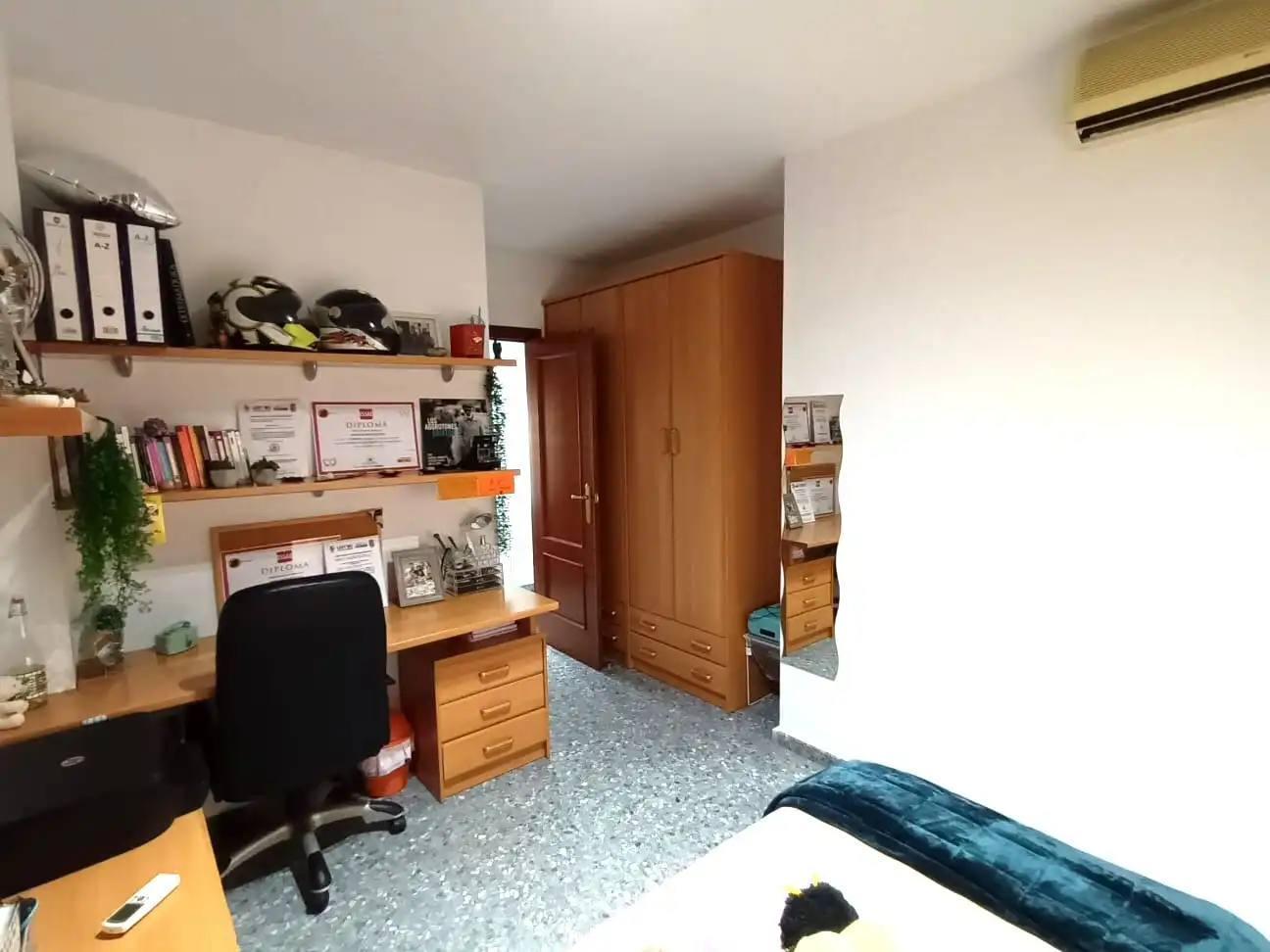 Habitación de Casa adosada en venta en Mérida con Aire acondicionado, Terraza y Trastero