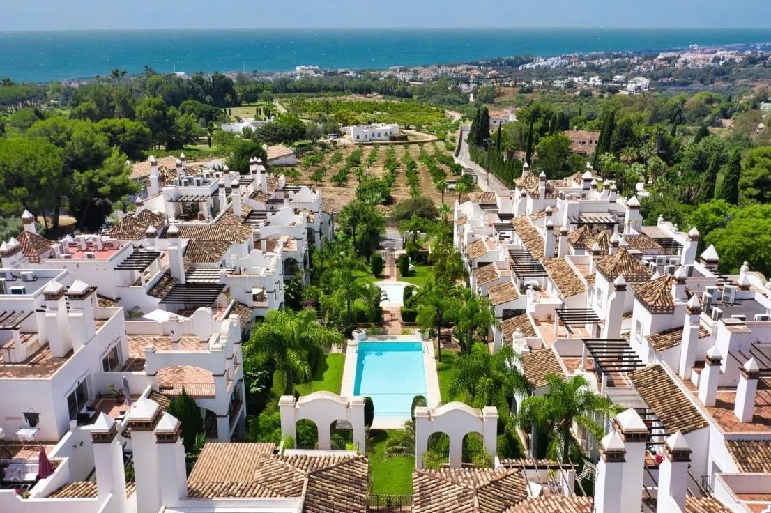 Exterior view of Flat for sale in Marbella  with Air Conditioner, Private garden and Terrace