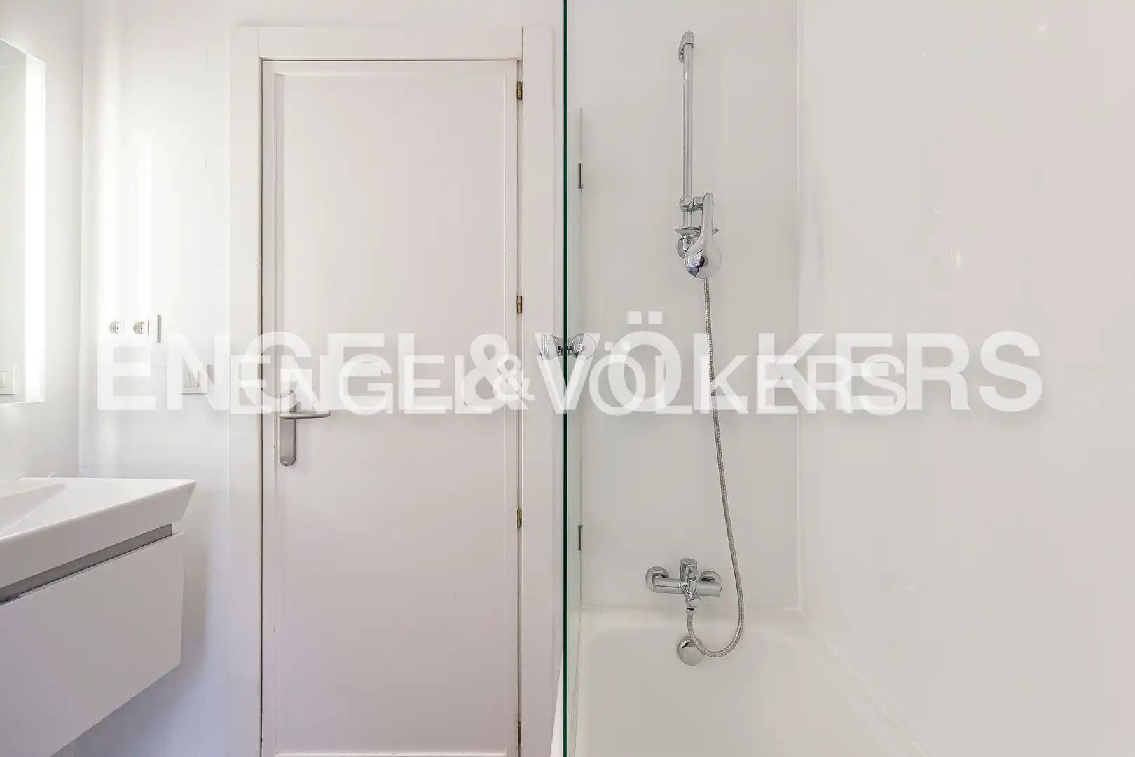 Baño de Piso de alquiler en Madrid con Aire acondicionado, Calefacción y Parquet