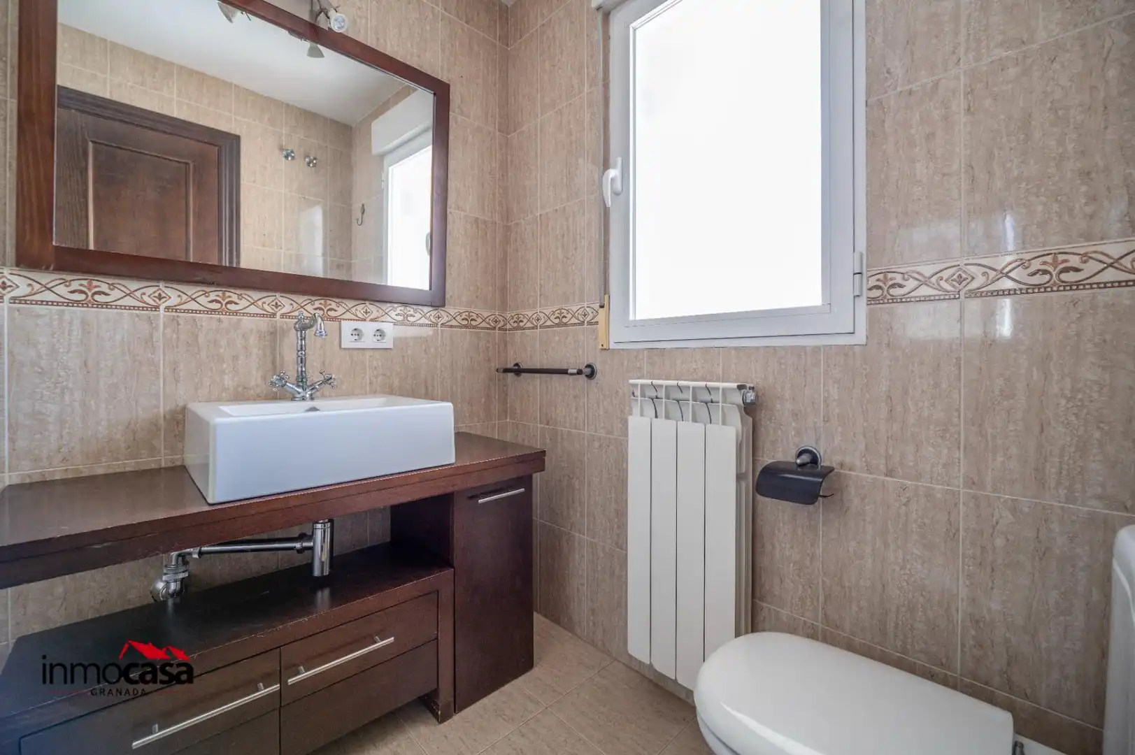 Baño de Casa adosada en venta en Ogíjares con Calefacción, Amueblado y Balcón