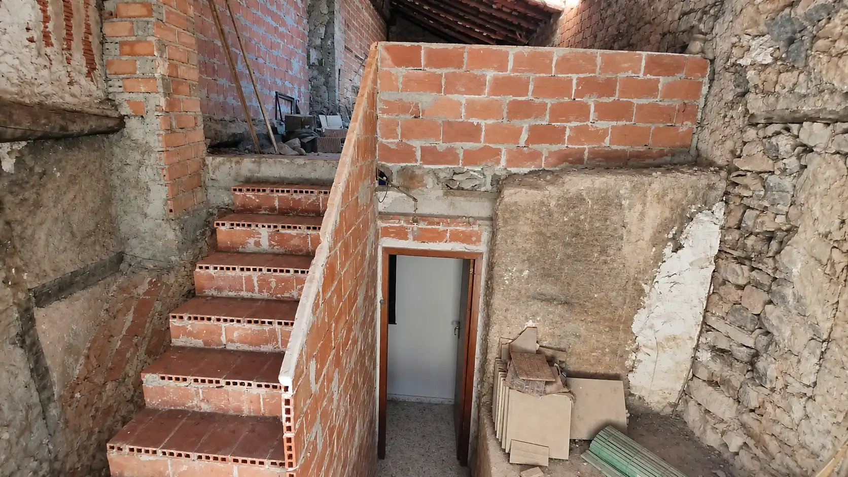 Casa adosada en venda en Torre del Compte, Teruel