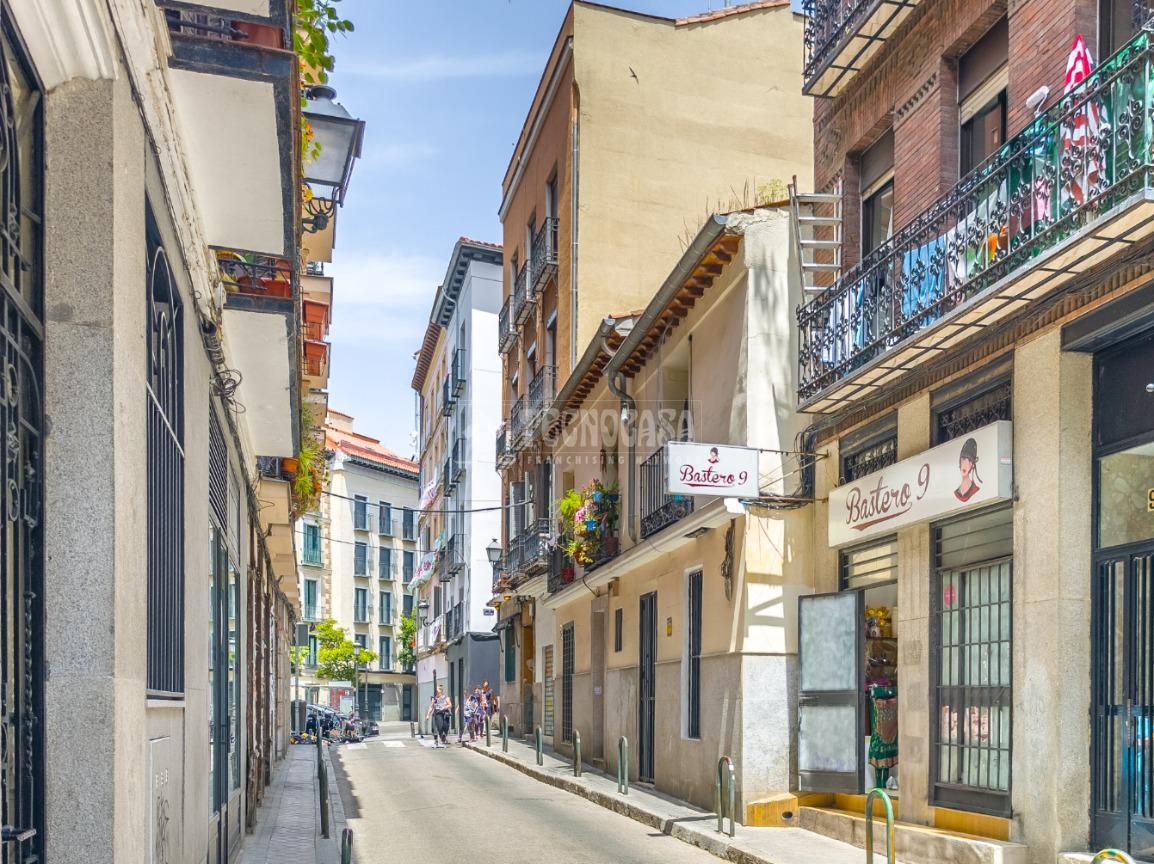 Vista exterior de Piso en venta en  Madrid Capital con Calefacción y Amueblado