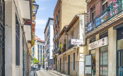 Exterior view of Flat for sale in  Madrid Capital  with Heating and Furnished