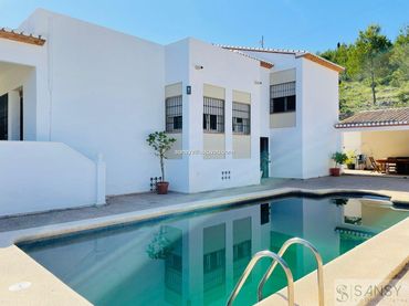 Villa zum Verkauf in Las Rotas / Les Rotes