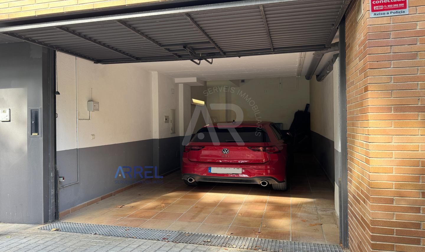 Aparcament de Casa o xalet en venda en Alella amb Aire condicionat, Jardí privat i Terrassa
