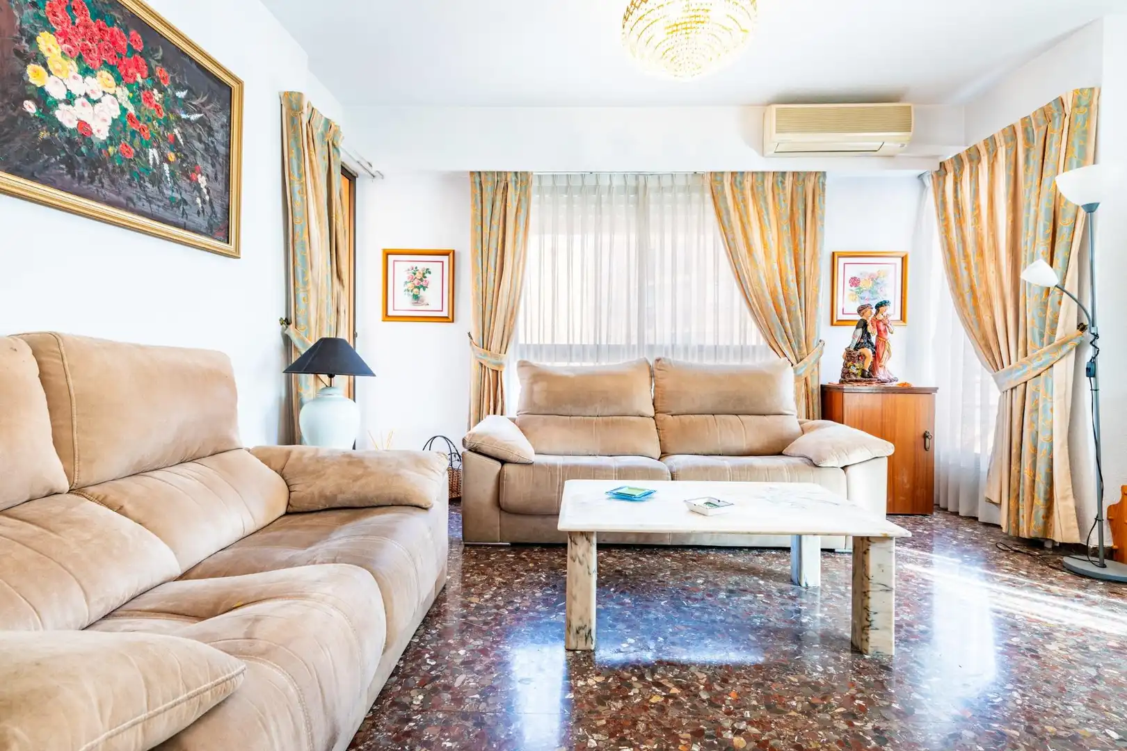 Living room of Flat for sale in Mislata  with Air Conditioner, Heating and Balcony